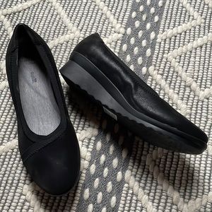 Clarks Cloudsteppers Black Slip On Flats New in Box Size 9 Wide